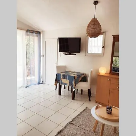 Charmant petit studio à 2 pas du village Le Plan-de-la-Tour Extérieur photo
