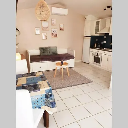 Charmant petit studio à 2 pas du village Le Plan-de-la-Tour Extérieur photo